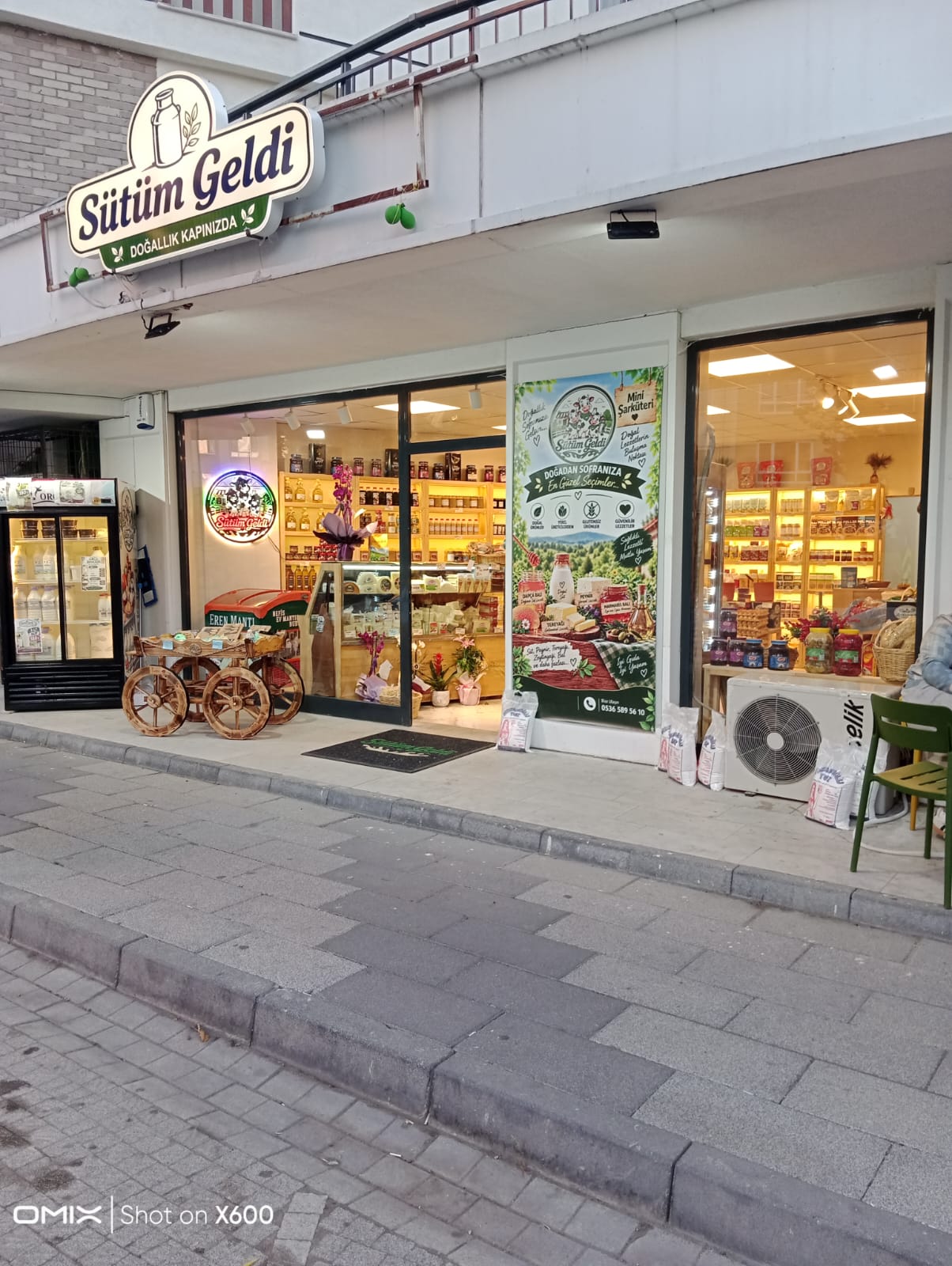 Sütüm Geldi mağaza dış cephesi